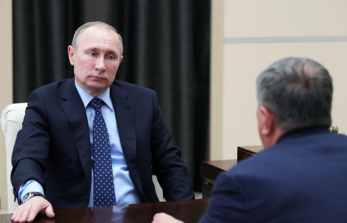 Сечин попросил Путина встретиться с покупателями пакета акций "Роснефти"