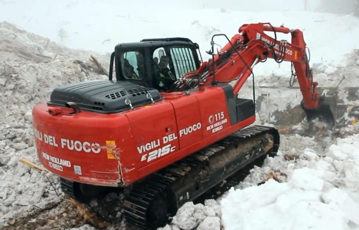 Число жертв лавины в Италии выросло до 16 человек