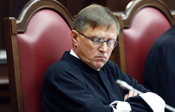 Еще один судья КС РФ усомнился в допустимости запроса Минюста по "делу ЮКОСа"