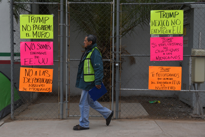 СМИ соощили о планах Трампа начать строить стену на границе с Мексикой