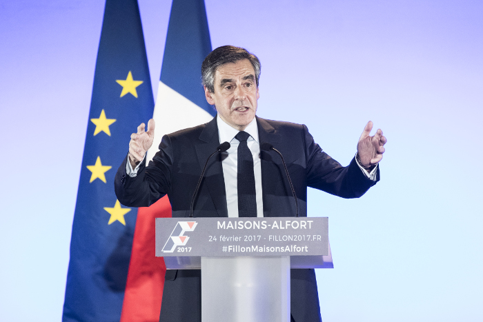 Кандидат в президенты Франции Фийон призвал отменить санкции против РФ