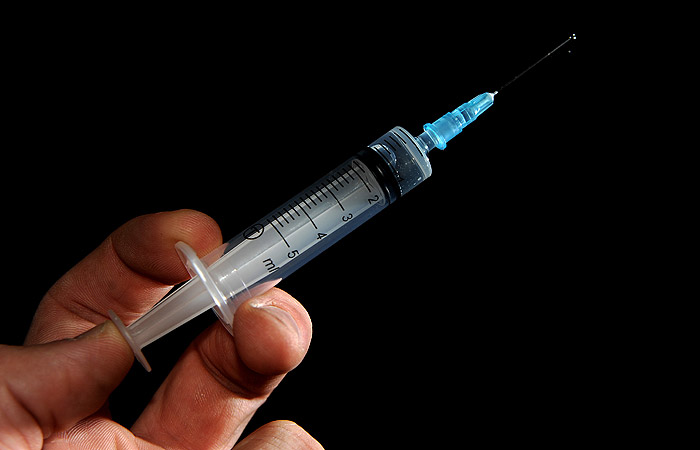 Прививка пятилетнего жителя Мурманска привела к серьезным осложнениям