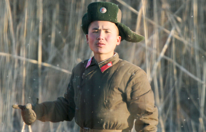 Южная Корея вчетверо увеличила награду для перебежчиков из КНДР