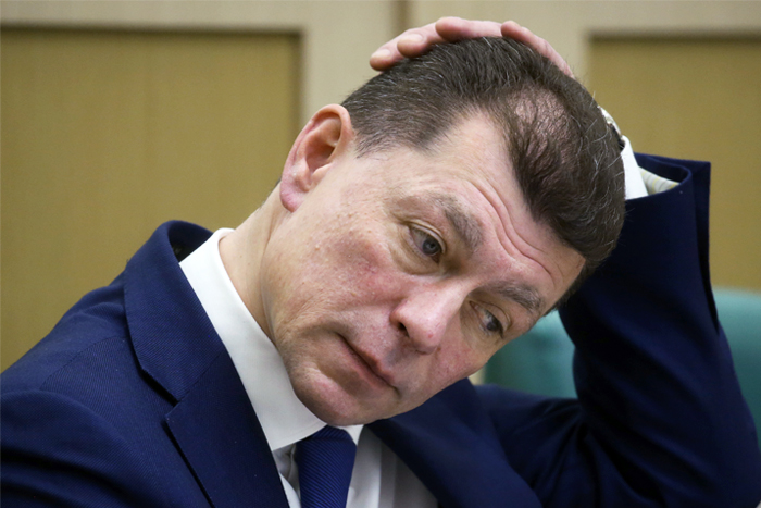 Топилин выступил против траты средств Резервного фонда на долги по зарплатам