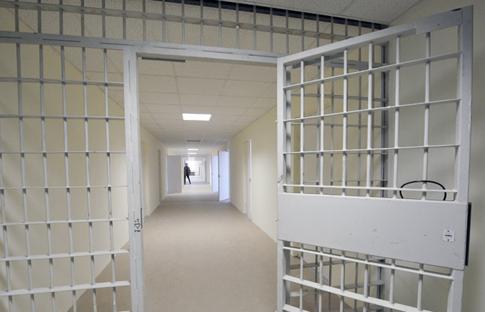 Экс-полицейский отделался 27 сутками ареста за гонки по зданию аэропорта Казани