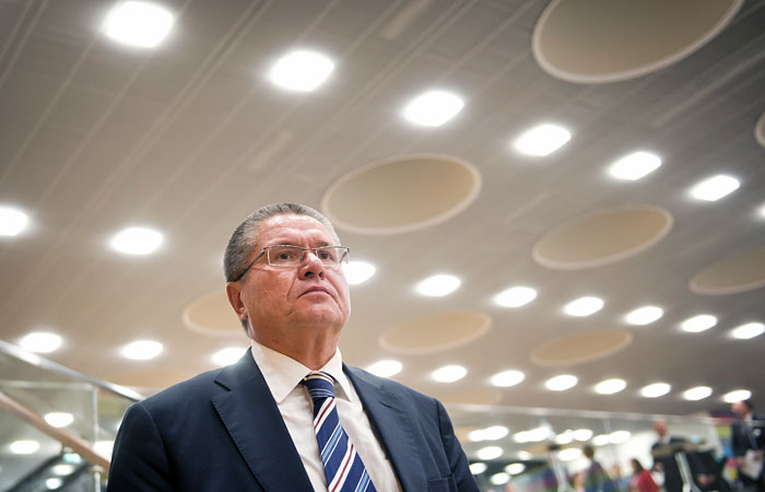 В Кремле опровергли сообщения о готовности Путина "с миром отпустить" Улюкаева