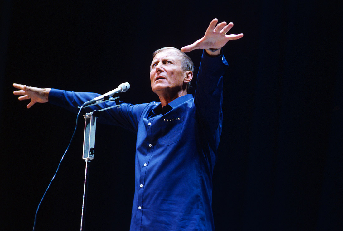 Выступление Евтушенко в спорткомплексе "Олимпийский". 1983 год, Москва.