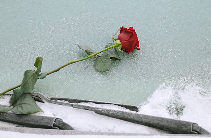 На Колыме четыре человека погибли в провалившемся под лед автомобиле