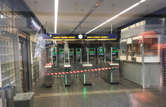 Метро Стокгольма возобновило работу после наезда грузовика на людей