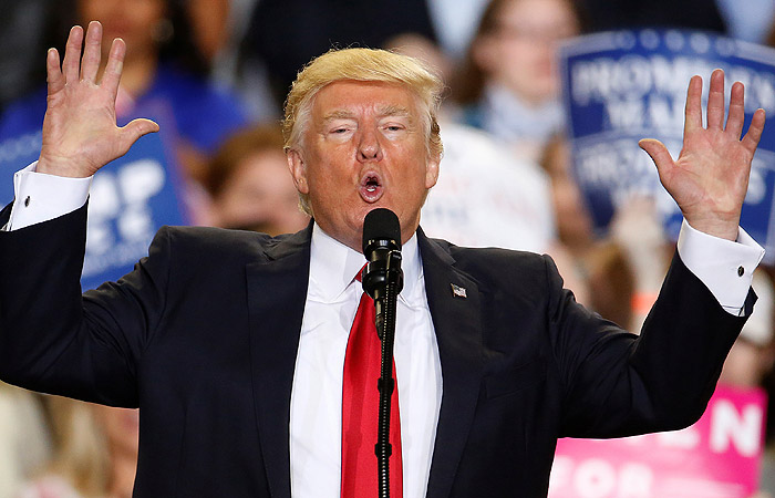 Трамп назвал "фальшивой историей" предположение о связях его предвыборного штаба с РФ