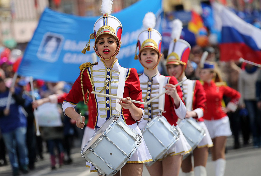 Шествие на Невском проспекте в Петербурге