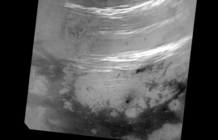 "Кассини" запечатлел огромные облачные полосы на крупнейшем спутнике Сатурна