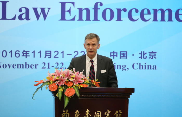 Высокопоставленный американский дипломат в Китае уйдет из-за соглашения по климату