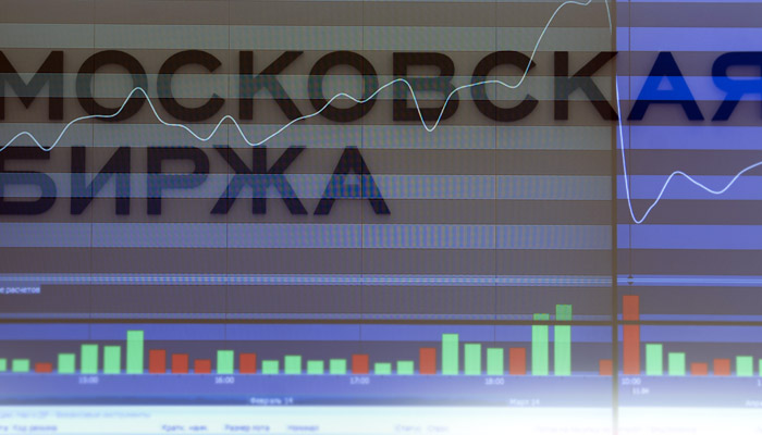 Рынок акций РФ после начала "Прямой линии с Путиным" ускорил падение