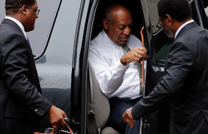 Суд отменил преследование актера Билла Косби