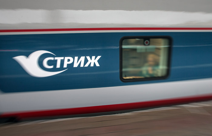 Поезд столкнулся с электричкой близ Курского вокзала в Москве