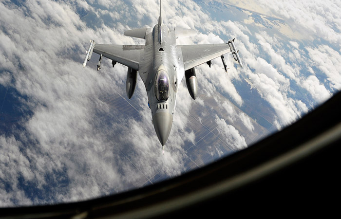Истребитель НАТО попытался приблизиться к самолету Шойгу над Балтикой