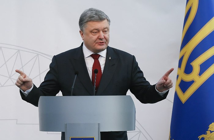 Порошенко оценил сроки получения оборонительного оружия от США