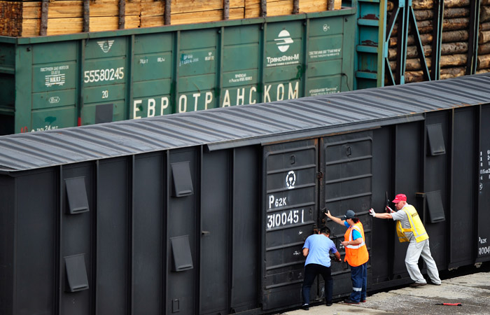 Положительное торговое сальдо России выросло за пять месяцев на треть