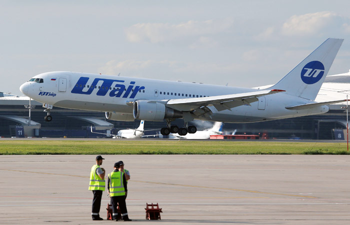 Пассажирский самолет с отказавшим двигателем приземлился во Внуково