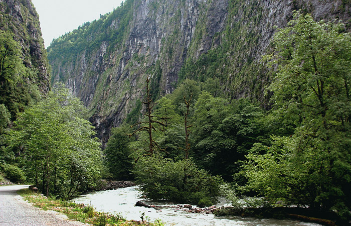 Установлены подозреваемые в убийстве российского туриста в Абхазии