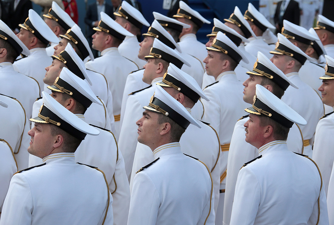 Построение военнослужащих на Сенатской площади