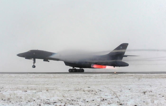 Американские бомбардировщики пролетели над Корейским полуостровом