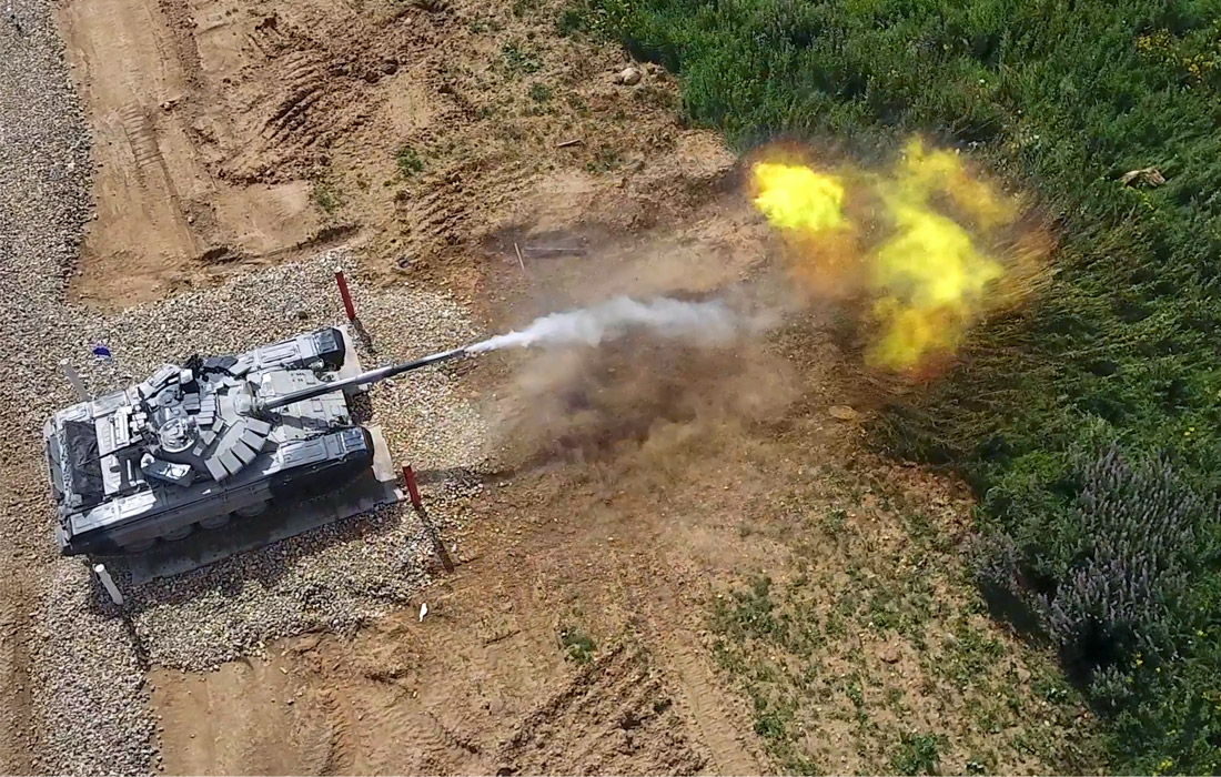 В подмосковном парке "Патриот" прошел второй день международного конкурса "Танковый биатлон" в рамках Армейских международных игр - 2017