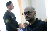 Суд оставил Серебренникова под арестом и разрешил прогулки