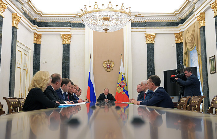 Путин предложил приравнять МРОТ к прожиточному минимуму к 2019 году