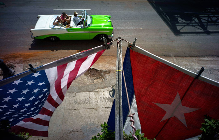 Вашингтон приостановил выдачу американских виз на Кубе