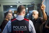 Полиция опечатала 1,3 тыс. избирательных участков в Каталонии