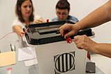В Каталонии людям разрешили голосовать на любом работающем избирательном участке