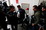 Испанская полиция начала изымать урны для голосования в Каталонии