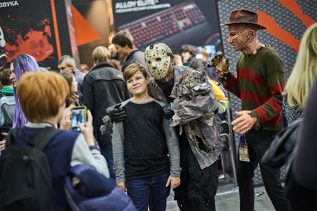 Кроме того, среди знаменитостей, отметившихся на фестивале, были Сергей Дружко, представивший комикс про себя, Александр Петров с "Гоголем" и Big Russian Boss, который традиционно хайпил.