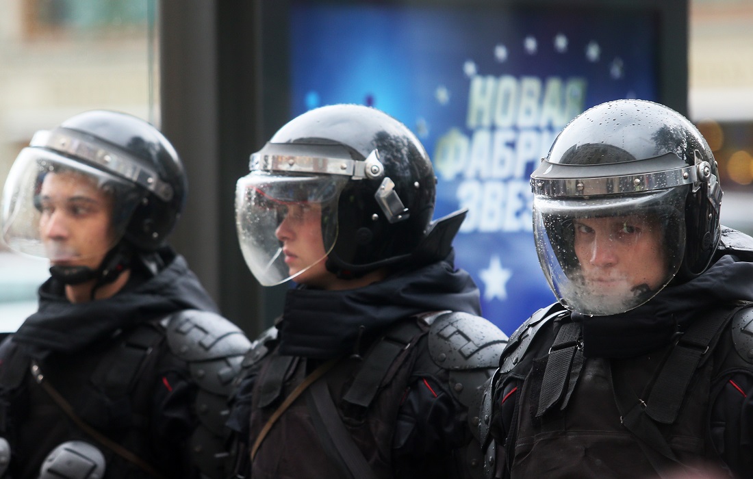 В Москве, по сведениям полиции, на несогласованную акцию вышло около 700 человек