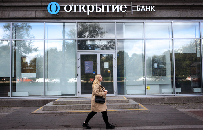 Акции "Открытия" на 40 млрд рублей перед санацией купил банк "Траст"