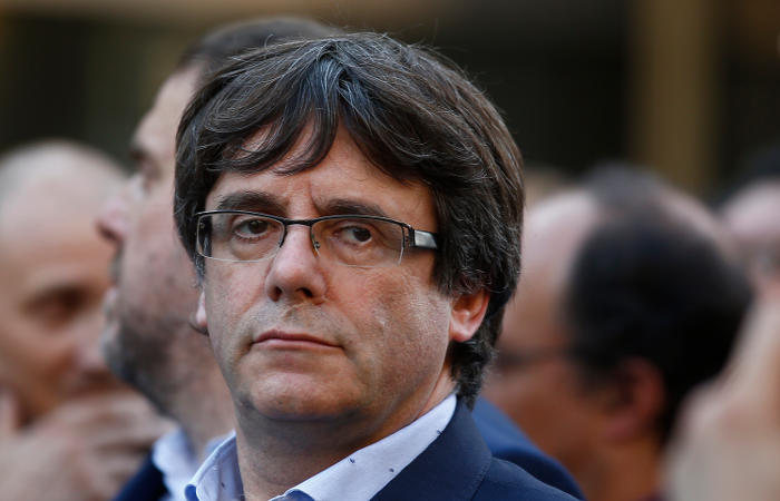 Лидер Каталонии попросил местный парламент оценить действия Мадрида