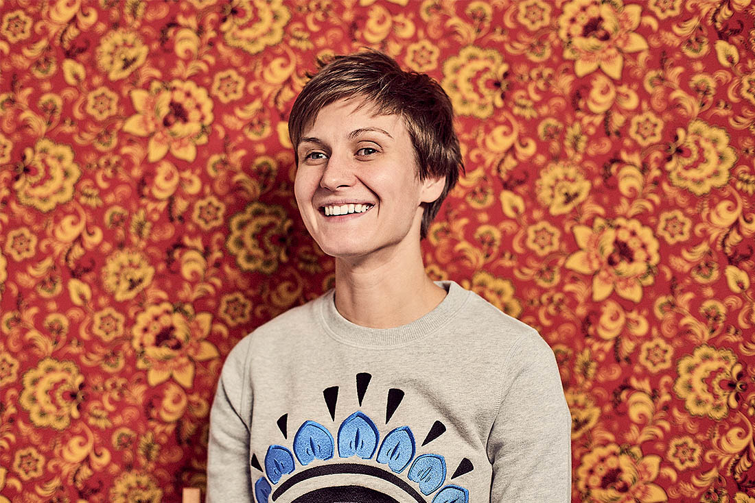 Привет! Меня зовут Яна Жарчинская. Я телепродюсер. "Подставь меня, если сможешь", "Три богатыря", "Суперферма", "Два с половиной повара" - вот те программы, к которым я приложила руку, голову и сердце.