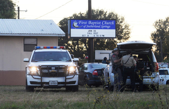При стрельбе в баптистской церкви в Техасе погибло 27 человек
