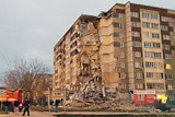В результате обрушения подъезда дома в Ижевске разрушены 32 квартиры