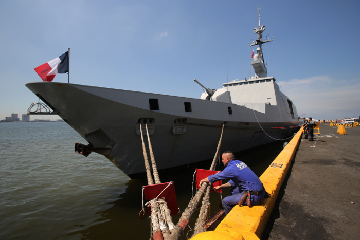 Ракетный фрегат-"невидимка" ВМС Франции вошел в Черное море