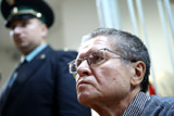 Гособвинение посчитало доказанной вину Улюкаева в получении взятки в $2 млн