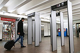 В метро Москвы за год пресекли провоз более 17 тыс. единиц разного вида оружия