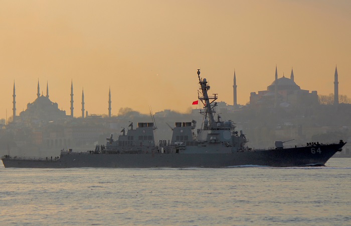 В Черное море зашел ракетный эсминец ВМС США "Карни"