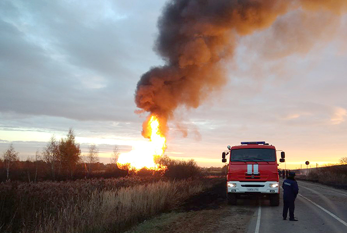 Площадь пожара после разлива нефти под Саратовом достигла 1000 квадратных метров