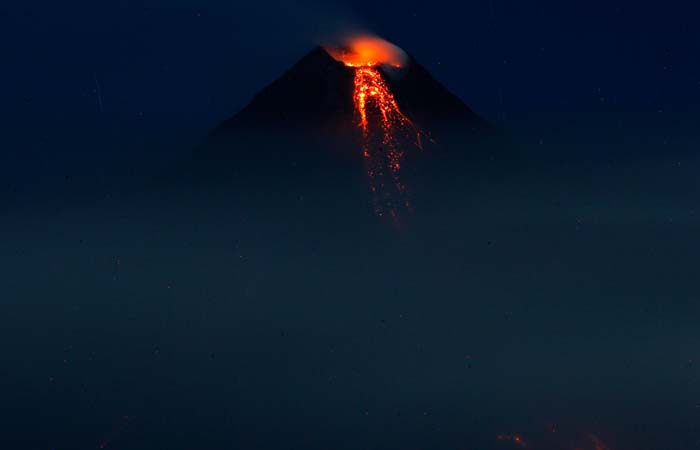 На Филиппинах произошло извержение вулкана Майон