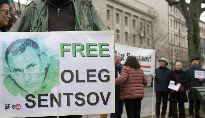 Первый вице-спикер Рады опроверг информацию о намерениях Киева обменять Сенцова и Сущенко на Баранова и Одинцова