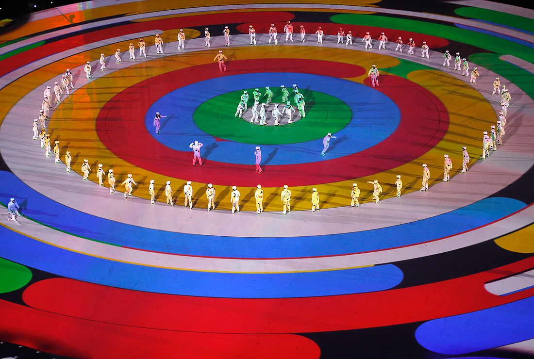 Выступление артистов на закрытии Игр