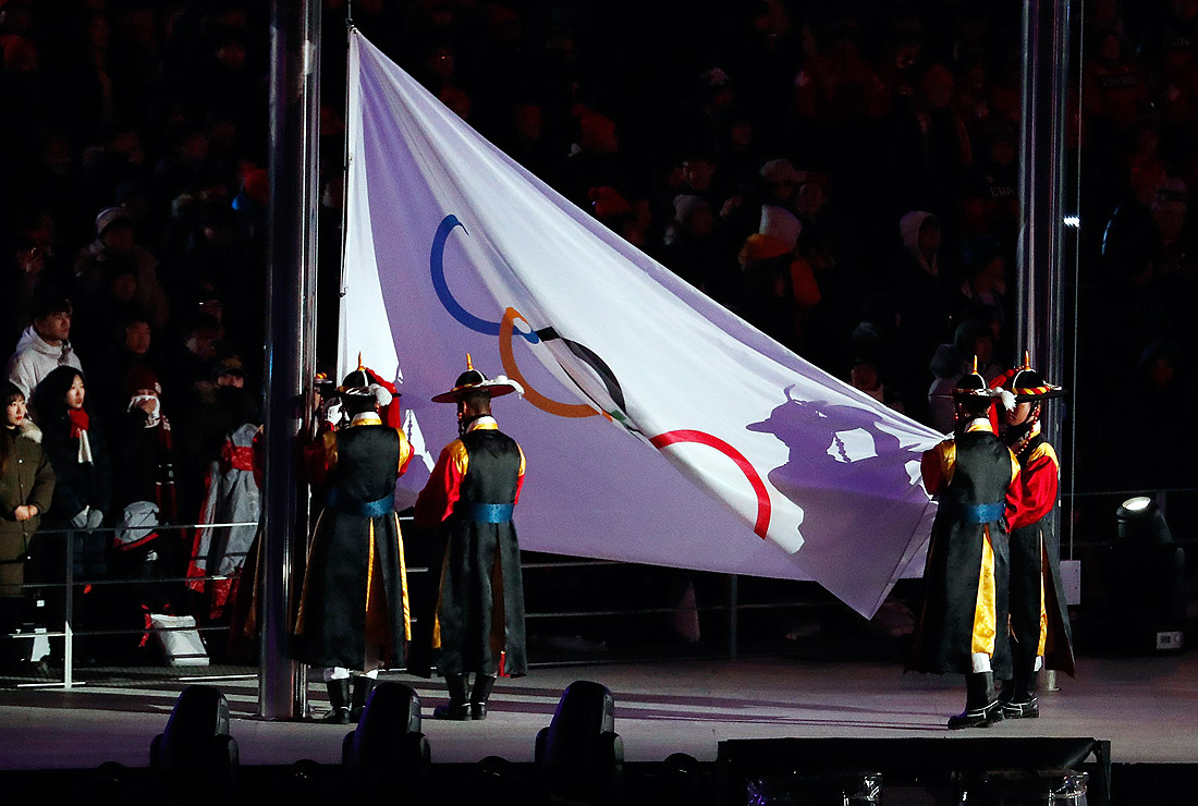 Спуск Олимпийского флага